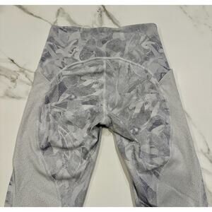 Lululemon Breezy Dot Crop *19" Jasmine White Multi / White Size 6